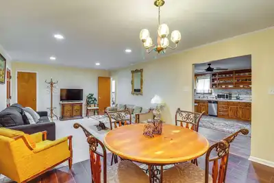 Image de 2 Mi to Dtwn Natchez: Cozy Home w/ Yard & Patio!