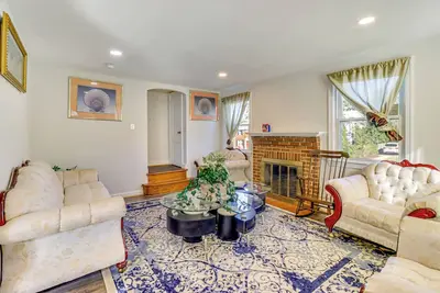 Image de Dc Area Home: 1 Mi to Light Rail!