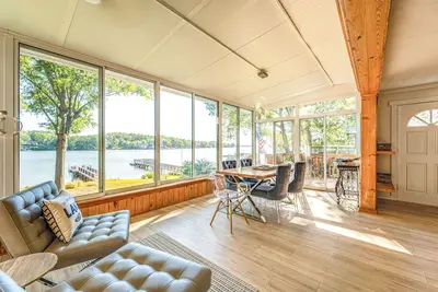 Image de Dock + Views: High Rock Lake Hideaway!