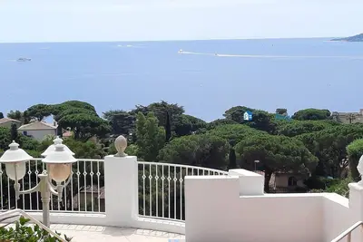 Image de Vaste Villa Piscine Chauffee proche plages, au calme, Pleine Vue Mer