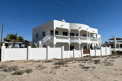 Image de New Listing-Juanita Del Sol-4 bedroom, steps to beach