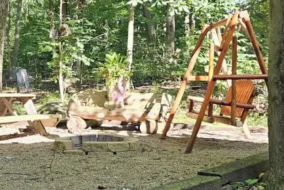 On 25 forested acres of nature!