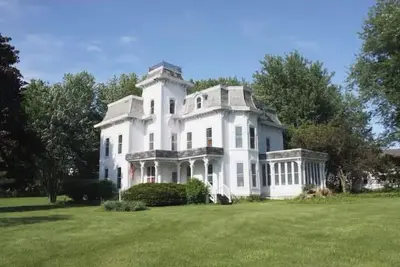 Image de Historic Victorian farmhouse house on 10 acres in the Flx.