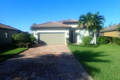 Image de Marvelous 3-Bdrm house in gated community with Ac & WiFi in wonderful Estero,
