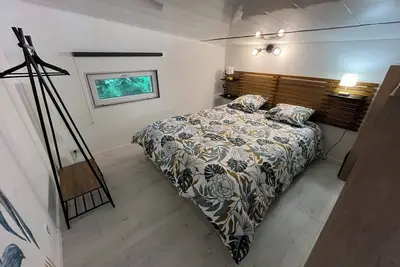 Image de L’Habitation Buhel, à 2 pas de l’étang du même nom.