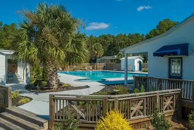 Image de The Charming Villa A, Poolhouse, and Amazing Lake Views Await.