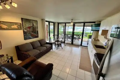 Image de Paradise Awaits! Ground level unit with incredible views, pool, & beach access!