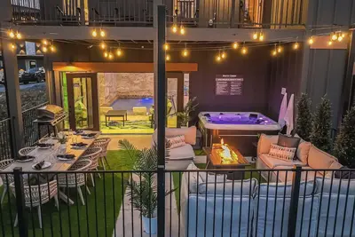 Image de 22 Guests | Resort Waterpark | Indoor Pool | Views