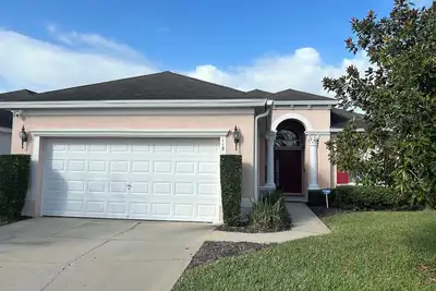 Image de Charming 3-bedroom villa with pool and spa. Sleeps 8 guests