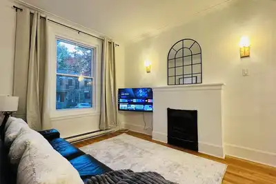 Image de Charming 3-Br Getaway | Free Parking & Near Metro