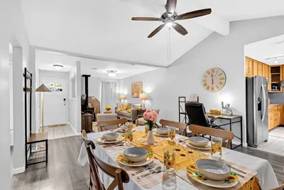 Image de Charming 4-bedroom house near airport/At&T/six flags