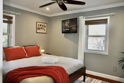 Image de Luxurious 3-Level Home Minutes from Washington D. C.