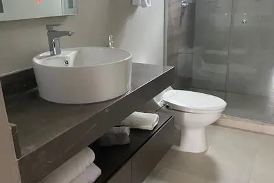 Image de 3 Bedroom paradise by the sea with a private rooftop pool and more!