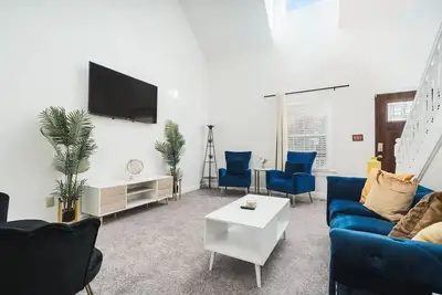 Image de Charming Retreat with Private Patio - Cozy and Convenient Escape