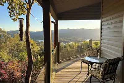 Image de Charming Bell Chalet, Hot Tub, Unbelievable Mountain, Lake Chatuge View!