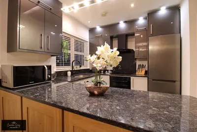 Image de Belfast home with free parking, office, WiFi