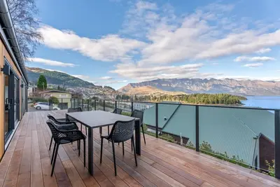 Image de Scenic & Spotless | Lakeview Escape