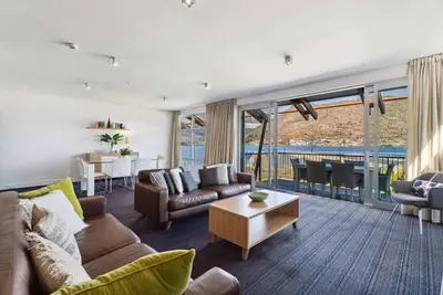 Image de Beautiful Lakefront 3 Bedroom Marina Apartment 203