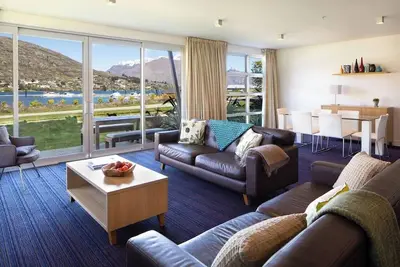 Image de Genuine Lakefront 2 Bedroom Apartment Marina 106