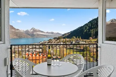 Image de Cbd in Sight, Lake in View | Anderson Heights