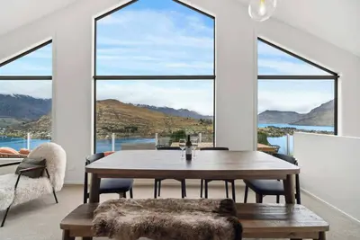 Image de Luxury Lakeview Retreat | Modern Queenstown Escape