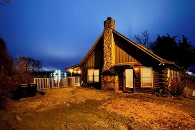 Image de The Cabin at Caddo Crossing - for the vibe of an old-time lodge on the bayou!