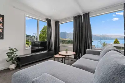 Image de Central 2 Bedroom Apartment Lake Views