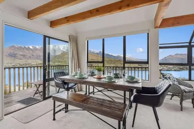 Image de Remarkable Views on Stone Ridge!