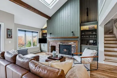 Image de On Golf Course, Fireplace, Views! | Landmark 1c