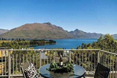 Image de Central - Gorgeous Views, walk to town & big house