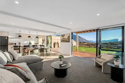 Image de Modern Mountain Retreat with Panoramic Views