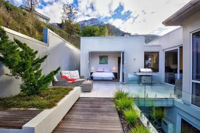 Image de Shine Bright at our White Diamond Holiday Home