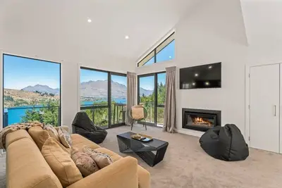 Image de Mesmerising Lake Views- 3 Bedroom Home, Frankton