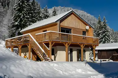 Image de Chalet \"Du Planolet\" avec vue sur les montagnes, terrasse privée et Wi-Fi