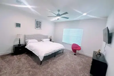 Image de Houston Luxe Retreat 3br3. 5ba Staycation Vacation Home office for Professionals