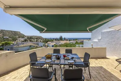 Image de CoolHouses Algarve Luz | Casa das Buganvilias