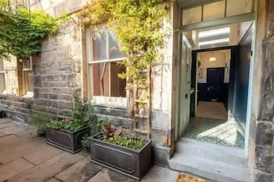 The Saxe-Coburg Garden Flat with Spa