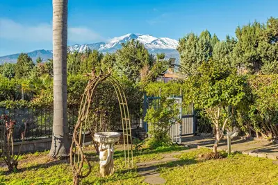 Image de Appartement 'Il Giardino Delle Ninfe' avec vue sur les montagnes, Wi-Fi et climatisation