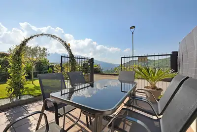 Image de Appartement 'Casa Vacanze Leon' avec vue sur le lac, jardin privé et Wi-Fi