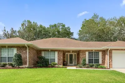 Image de Charming 3-bedroom and 2 full bath house near golf course in Diamondhead, pools