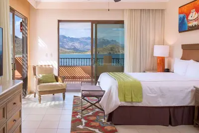 Image de 2, 696 Square Foot Award Winning Two Bedroom Penthouse at the Islands of Loreto!