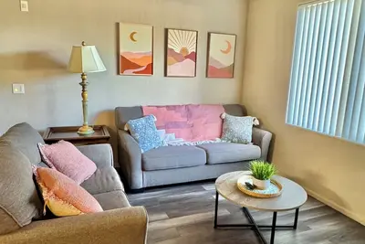 Image de 2b+2b Ground level + Prime Location + Pet Friendly!