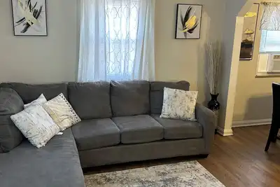 Cozy 2-bedroom apartment in Cincinnati with WiFi