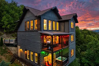 Image de ❦❣ Holiday Sale! 5br, Hot-Tub, 𓆉 PrivatePool, Nerf Wall, Infinity Arcade1UP ❣❦