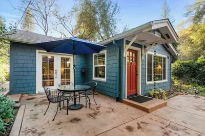 Image de Kismet Cottage Murphys; creek side tranquility! \n\n