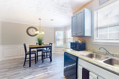 Image de Spacious private family home convenient to Atlanta Downtown and Airport!