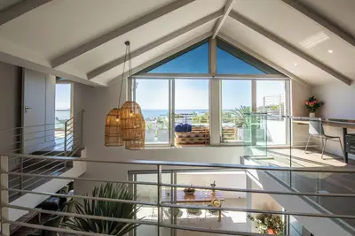 Image de 4bed Camps Bay Holiday Home w Pool Saltwater Villa