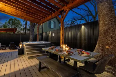 Image de Luxe New Construction | Hot Tub & Fire Pit