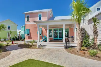 Image de 'Margaritas & Parrots in Pcb' Beachy Bungalow!