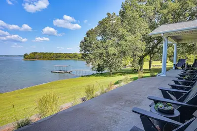 Image de 'Edgewater on Kentucky Lake' w/ Hot Tub & Games
